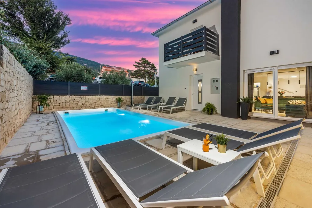 4-Bedroom Villa with Pool in Baška (Krk)