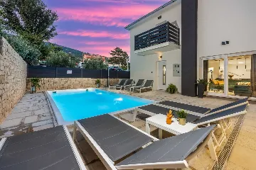 4-Bedroom Villa with Pool in Baška (Krk)