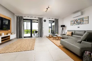 Klimno Villa for 6 Guests with Heated Pool