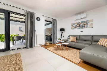 Klimno Villa for 6 Guests with Heated Pool