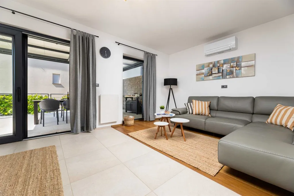 Klimno Villa for 6 Guests with Heated Pool
