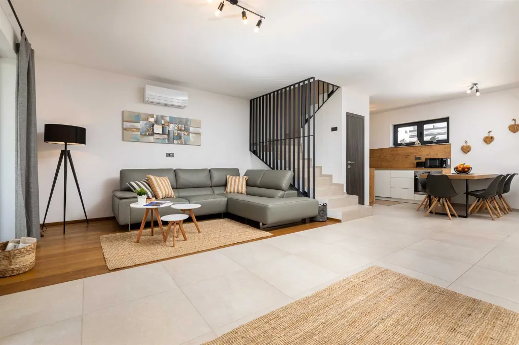 Klimno Villa for 6 Guests with Heated Pool