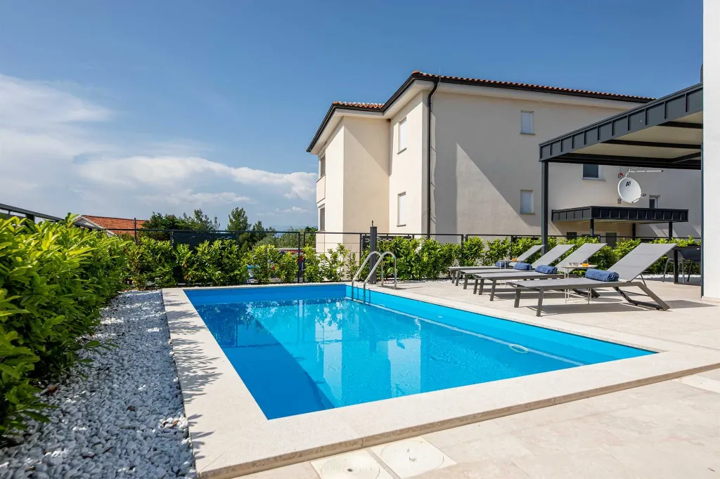 Klimno Villa for 6 Guests with Heated Pool