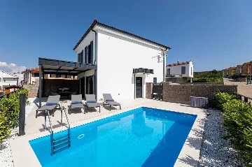 Klimno Villa for 6 Guests with Heated Pool