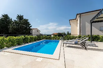 Klimno Villa for 6 Guests with Heated Pool