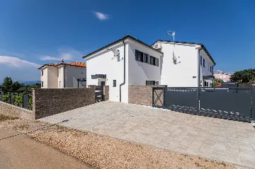 Klimno Villa for 6 Guests with Heated Pool