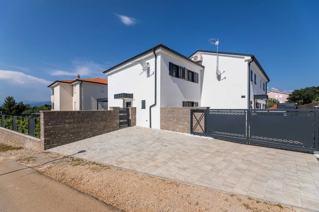 Klimno Villa for 6 Guests with Heated Pool