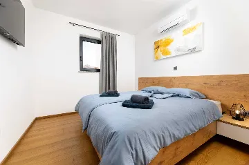 Klimno Villa for 6 Guests with Heated Pool