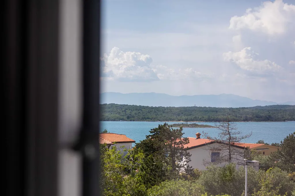 Klimno Villa for 6 Guests with Heated Pool