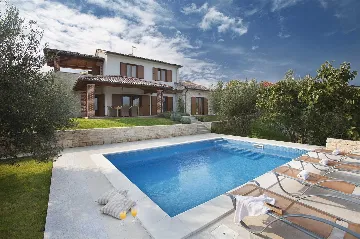 3-Bedroom Villa in Sužan (Krk) with Pool