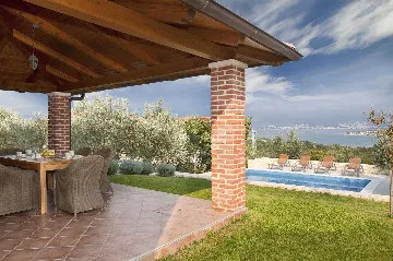 3-Bedroom Villa in Sužan (Krk) with Pool