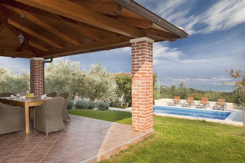 3-Bedroom Villa in Sužan (Krk) with Pool