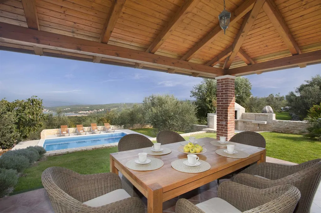 3-Bedroom Villa in Sužan (Krk) with Pool