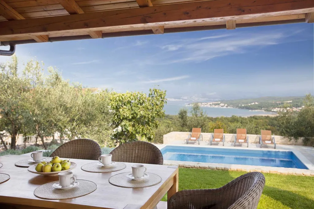 3-Bedroom Villa in Sužan (Krk) with Pool