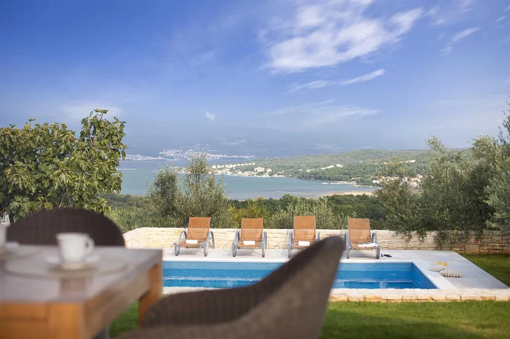 3-Bedroom Villa in Sužan (Krk) with Pool