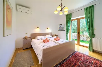 3-Bedroom Villa in Sužan (Krk) with Pool