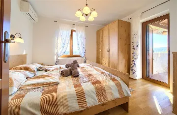 3-Bedroom Villa in Sužan (Krk) with Pool