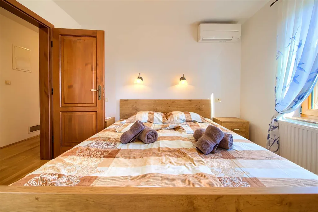 3-Bedroom Villa in Sužan (Krk) with Pool