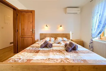 3-Bedroom Villa in Sužan (Krk) with Pool