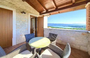 3-Bedroom Villa in Sužan (Krk) with Pool