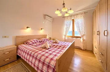 3-Bedroom Villa in Sužan (Krk) with Pool