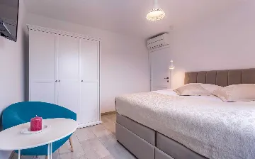 Private Villa in Sužan (Krk) for Up to 8 Guests