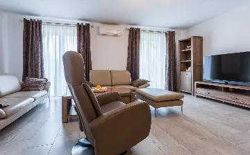 Private Villa in Sužan (Krk) for Up to 8 Guests