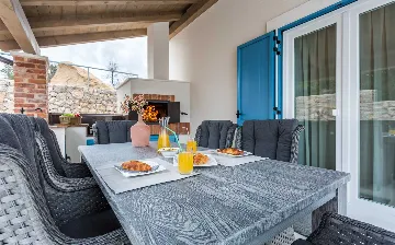 Private Villa in Sužan (Krk) for Up to 8 Guests