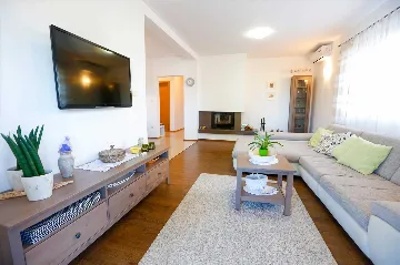 3-Bedroom Villa with Heated Pool in Kornić (Krk)