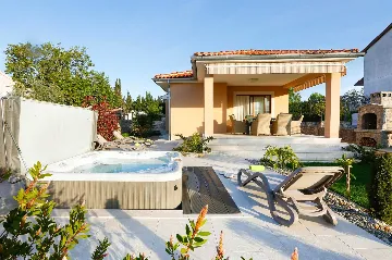 3-Bedroom Villa with Heated Pool in Kornić (Krk)