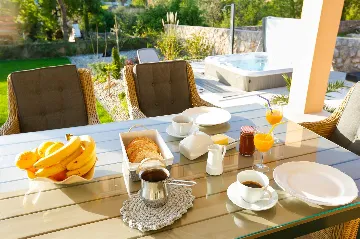 3-Bedroom Villa with Heated Pool in Kornić (Krk)