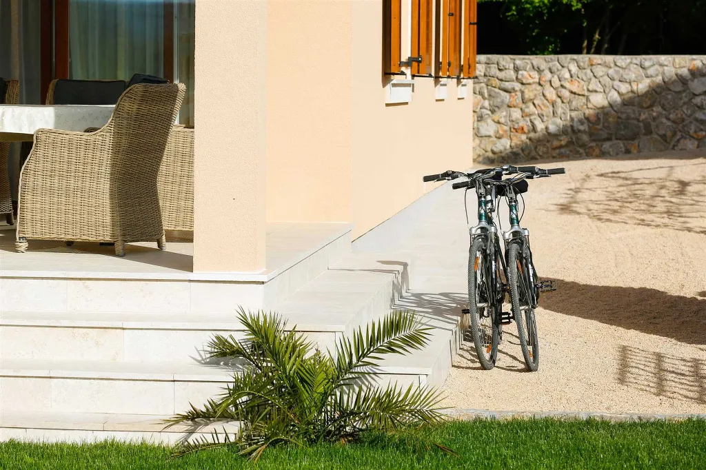 3-Bedroom Villa with Heated Pool in Kornić (Krk)