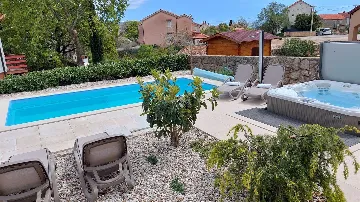 3-Bedroom Villa with Heated Pool in Kornić (Krk)