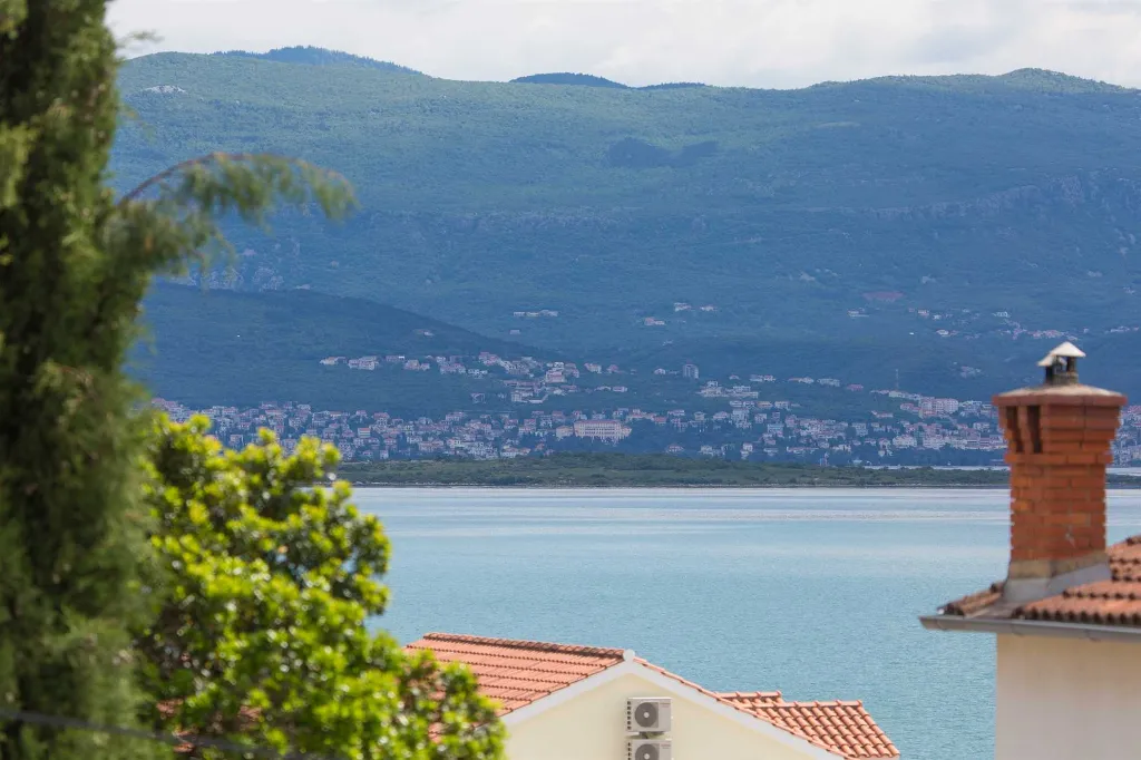 Seaside Villa for 6 Guests in Čižići (Krk)