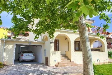 Seaside Villa for 6 Guests in Čižići (Krk)