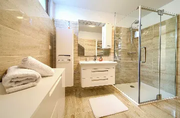 Seaside Villa for 6 Guests in Čižići (Krk)