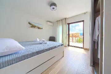 Seaside Villa for 6 Guests in Čižići (Krk)