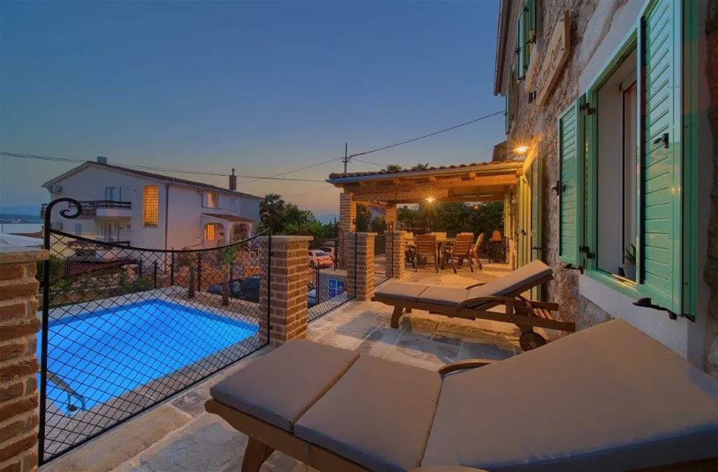 4-Bedroom Villa in Malinska with Heated Pool