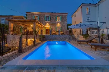 4-Bedroom Villa in Malinska with Heated Pool