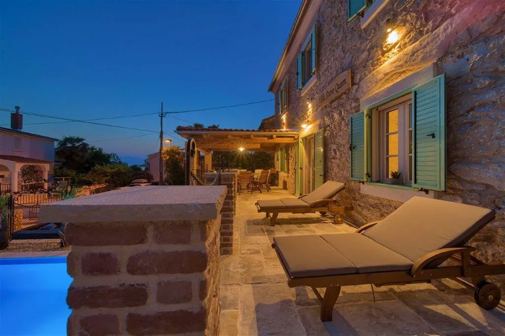 4-Bedroom Villa in Malinska with Heated Pool