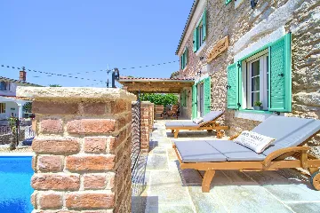 4-Bedroom Villa in Malinska with Heated Pool