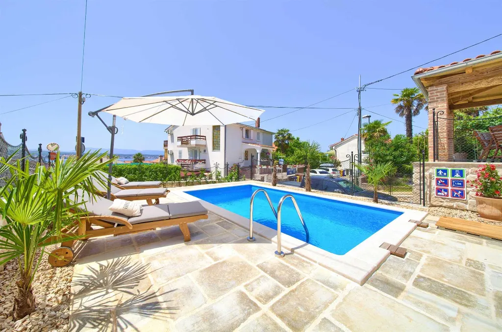 4-Bedroom Villa in Malinska with Heated Pool