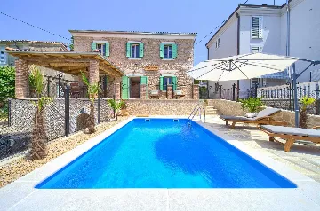 4-Bedroom Villa in Malinska with Heated Pool