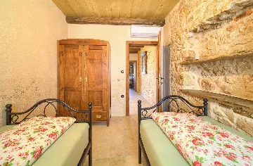 4-Bedroom Villa in Malinska with Heated Pool