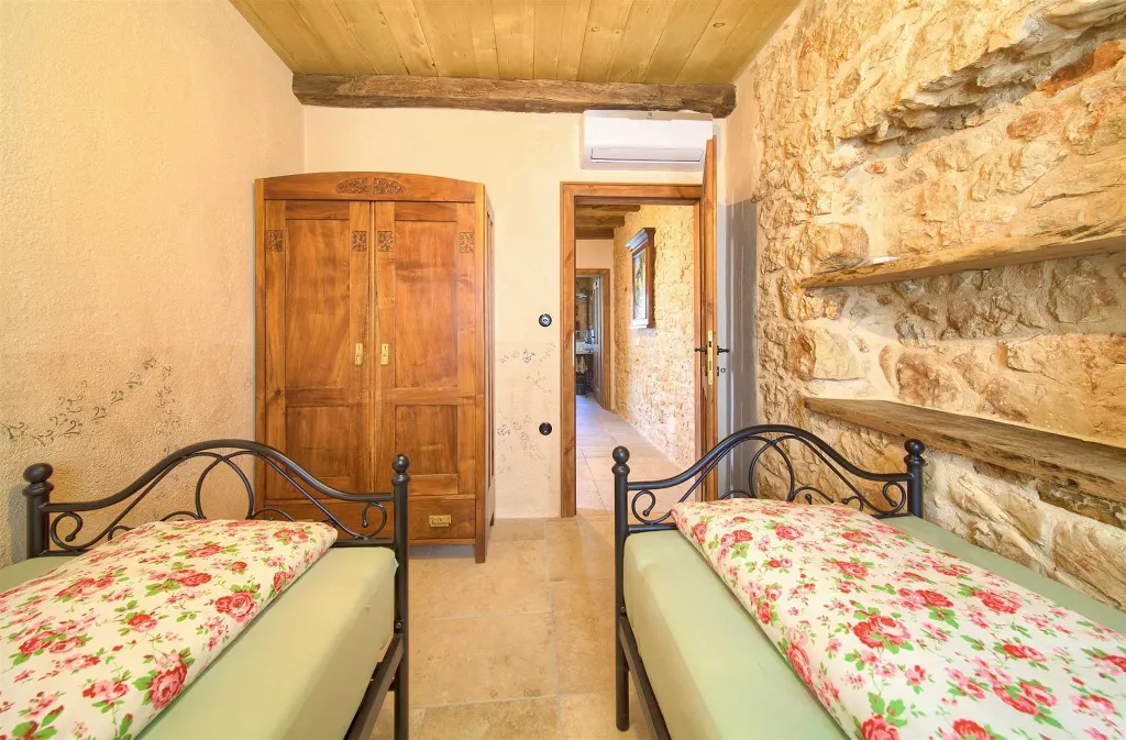 4-Bedroom Villa in Malinska with Heated Pool