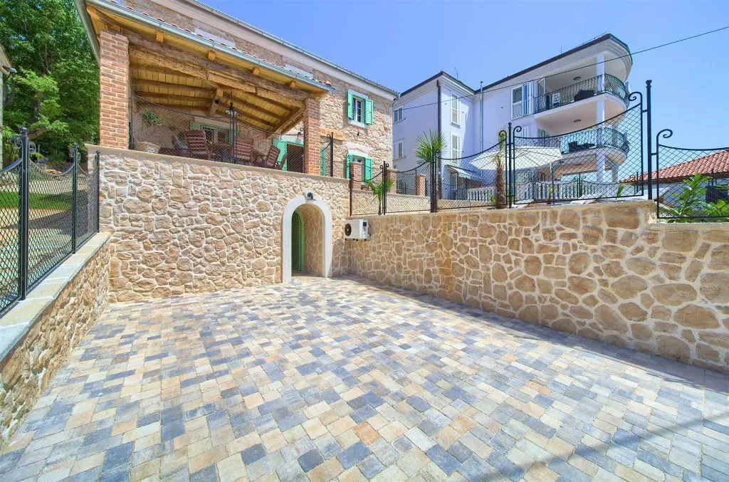 4-Bedroom Villa in Malinska with Heated Pool