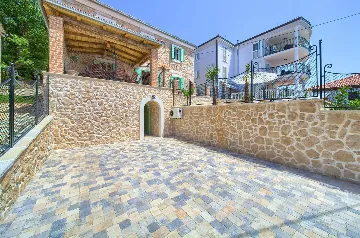 4-Bedroom Villa in Malinska with Heated Pool