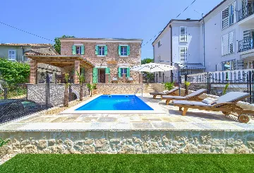 4-Bedroom Villa in Malinska with Heated Pool