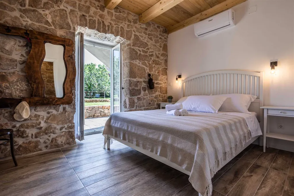 Stone Villa with Private Pool in Klimno (Krk)