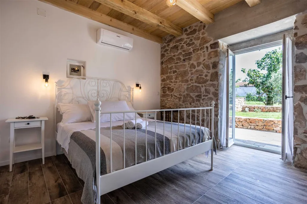 Stone Villa with Private Pool in Klimno (Krk)